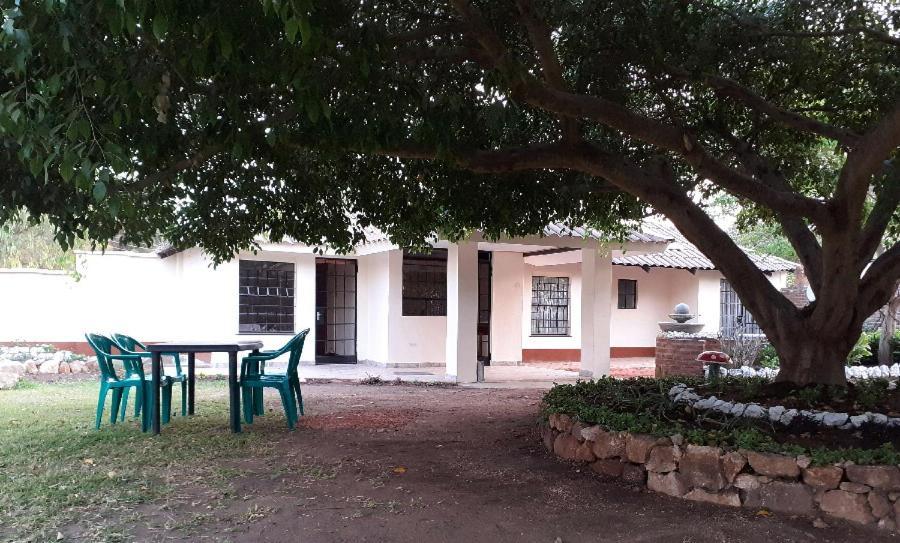 Bed and Breakfast Sonke Ball House Blantyre Exterior foto